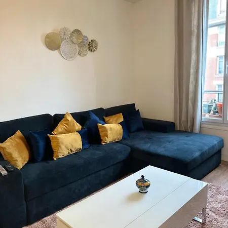 Apartment Centre *