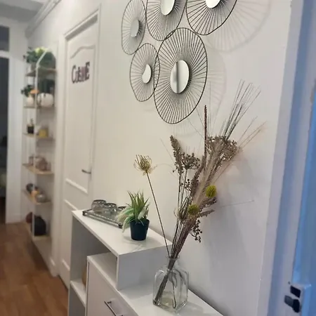 Apartment Centre *